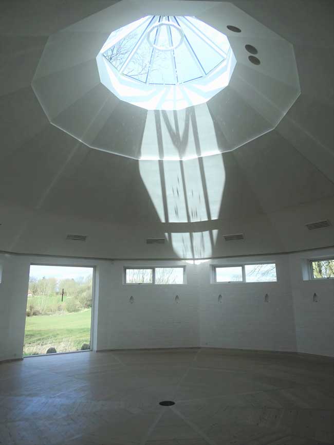 Tigerens Rede er et center for spiritual undervisning og meditation.
